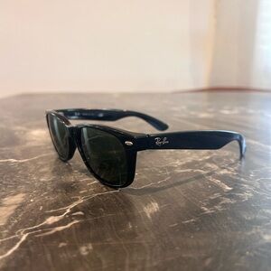 Ray-Ban black NEW WAYFARER CLASSIC sunglasses.